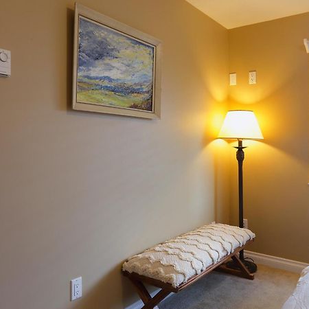 ניו ווסטמינסטר Lovely J Home -Stunning River View Cozy Two Bedroom Private Suite מראה חיצוני תמונה